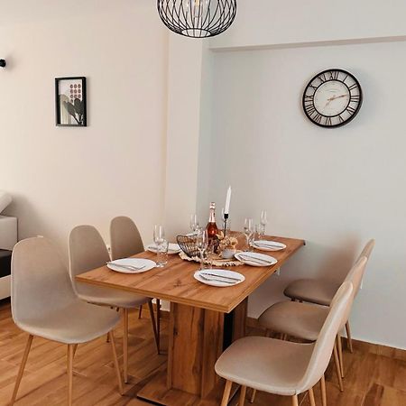 Goldy Central Beach Apartment With Private Garden Бургас Екстериор снимка