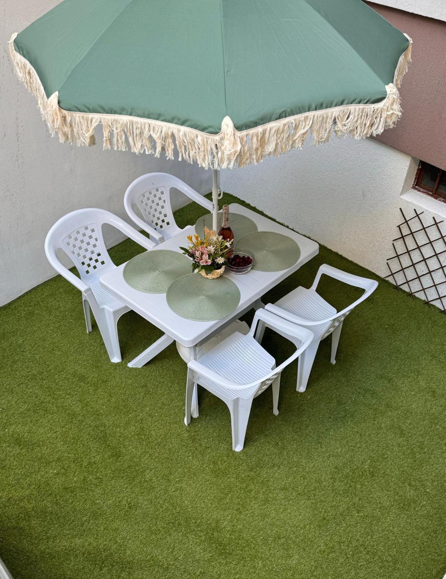 Goldy Central Beach Apartment With Private Garden Бургас Екстериор снимка