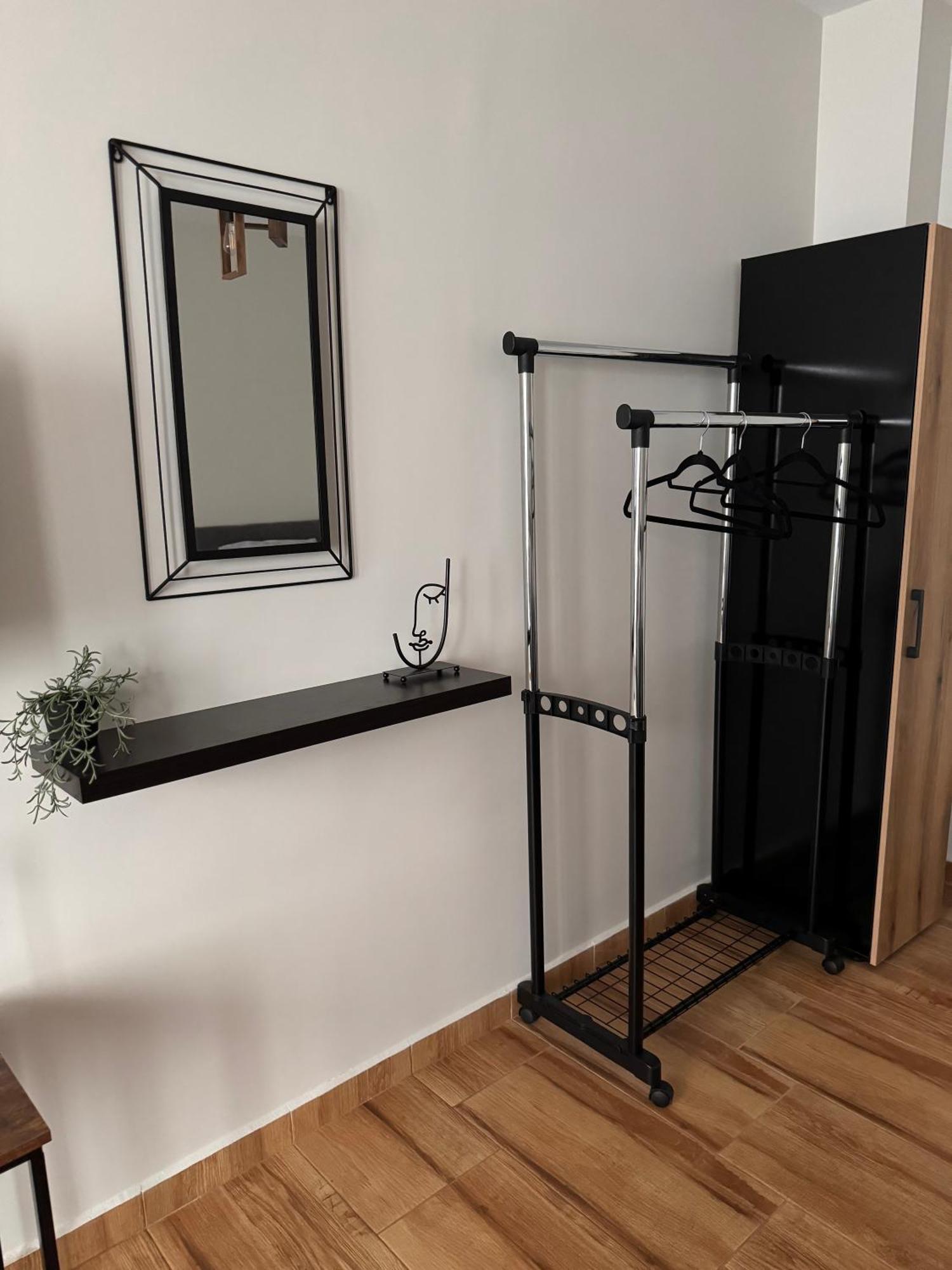 Goldy Central Beach Apartment With Private Garden Бургас Екстериор снимка
