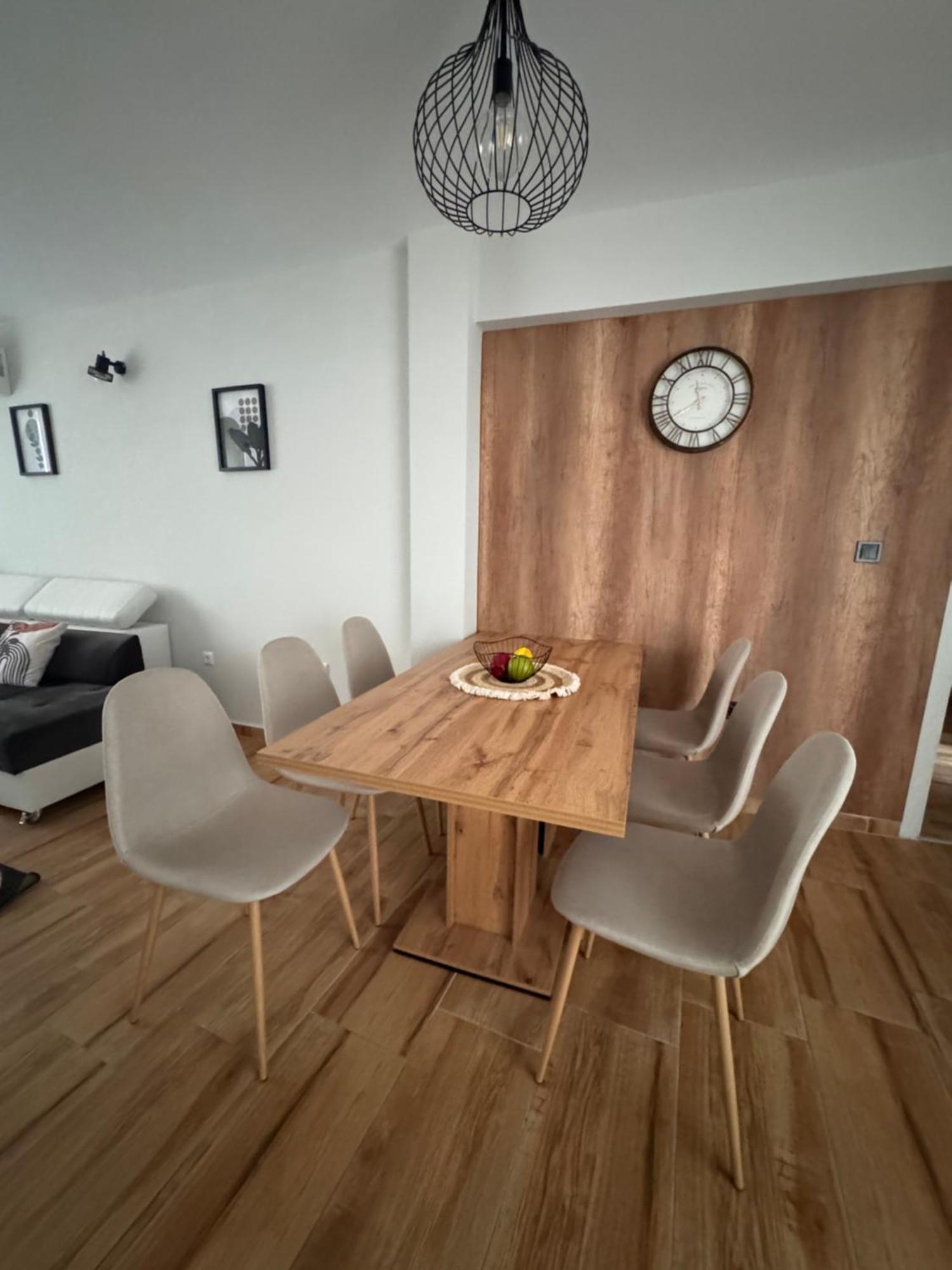 Goldy Central Beach Apartment With Private Garden Бургас Екстериор снимка